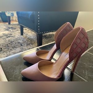 Michael Antonio, size 6, plum pump.